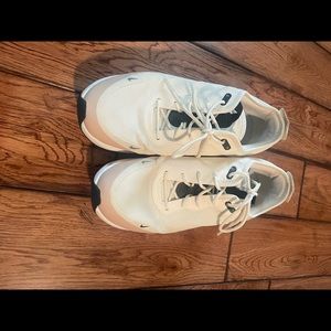 Nike air max dia 9.5 womens